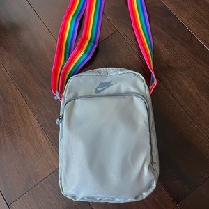 Nike Heritage BETRUE Rainbow Crossbody Bag